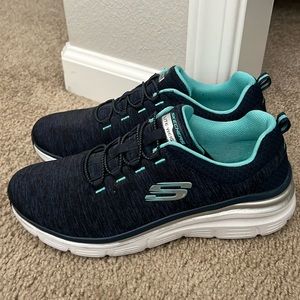 Sketchers lite weight slip on shoes